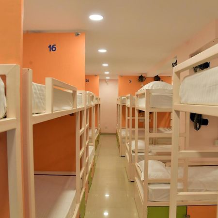 Orange Stays Bénarès Extérieur photo